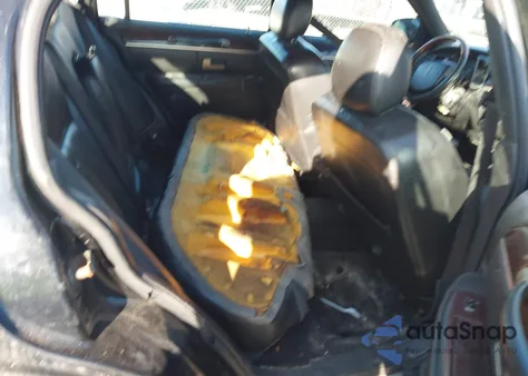 2008 Lincoln Town Car Signature Limited из США, поврежденный, VIN 2LNHM82V58X652779